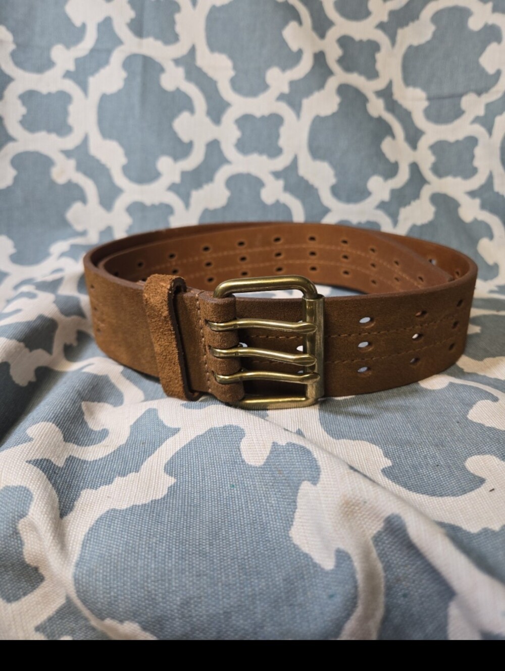 Basically new Women’s sz S GAP leather belt brown